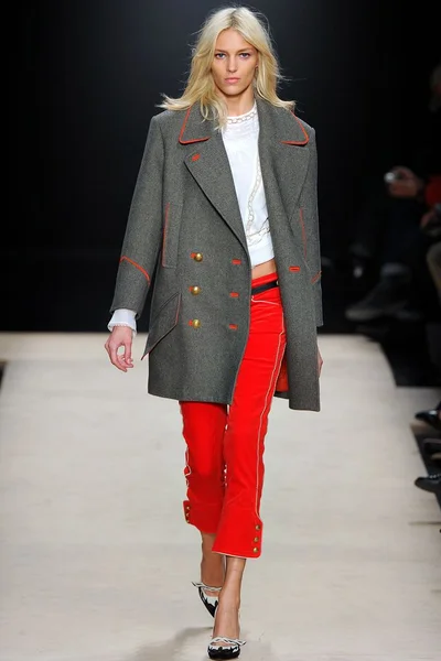 Look 32